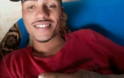 Jovem morre ao levar tiro na cabeça dentro de casa de shows