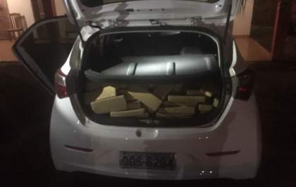 Motorista é flagrado com 580 quilos de maconha na BR-463