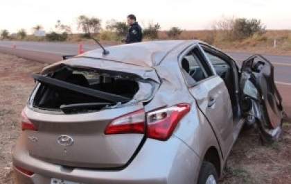 Motorista perde controle da direção e capota HB20 na BR-163