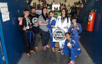Equipe Syon Jiu Jitsu conquista 14 medalhas no interior de SP