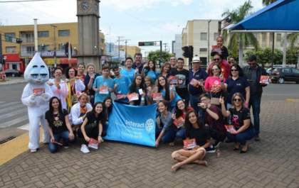 Prefeitura e Rotary realizam panfletagem de conscientização sobre poliomielite e sarampo
