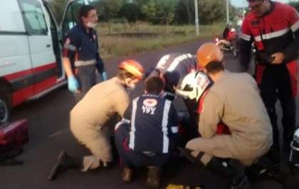 Motociclista é lançado a 30 metros após perder controle em quebra-molas
