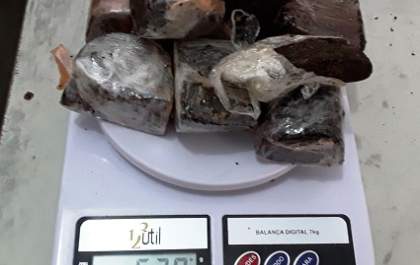 Apreensões em presídios incluem balas com cocaína, bolachas com chips e chinelos com maconha