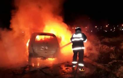 Veículo é incendiado próximo ao Residencial Orestinho