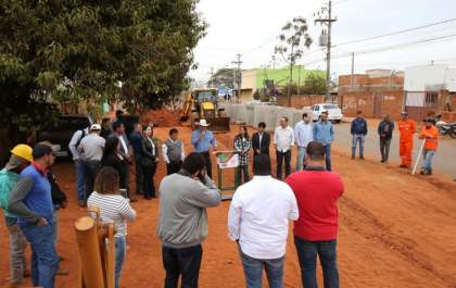 Avenida Milton Damasceno no Jardim Carandá começa a receber obras de drenagem e asfalto