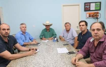 Empresários se reúnem com prefeito e secretário de Desenvolvimento Econômico para comentar obras do shopping