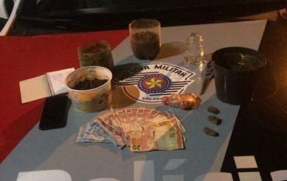 FT apreende pés de maconha e homem que comercializava