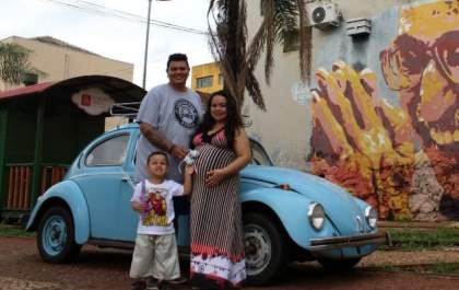 Fusca é super-herói de família que faz de aniversário a ensaio com carro de 1971