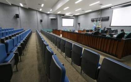 Feminicídio está entre casos que fecham os júris do mês na Capital