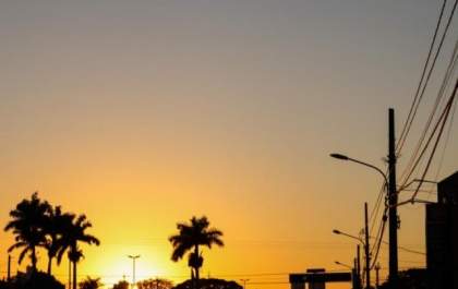 Dia amanhece ventando muito no Estado, mas previsão é de muito calor