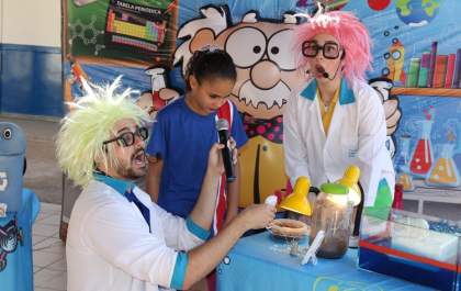 E.M. “Parque São Carlos” recebe apresentação do grupo “Diverte Teatro Viajante”
