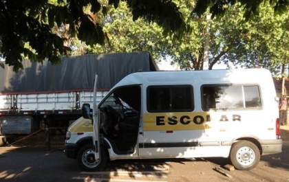 Acidente envolvendo van escolar mata aluna de 15 anos na região