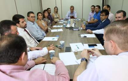 Agências bancárias de Três Lagoas apresentam soluções em reunião com Procon