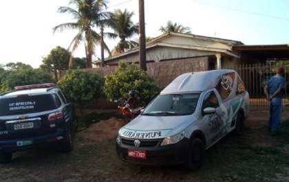 Mulher de 24 anos é encontrada morta com pés e mãos amarrados em casa