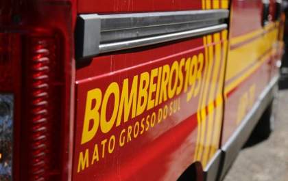 Jovem morre em colisão entre carro e caminhonete na Capital