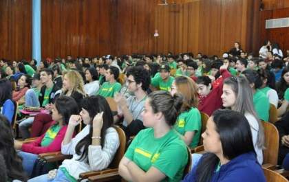 Concurso com 1,5 mil vagas para professores e administrativos terá edital publicado dia 24