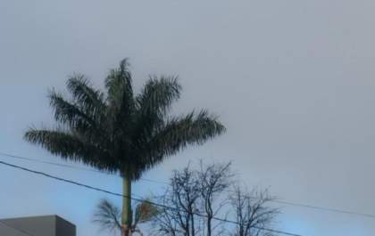 Influência de massa de ar frio e seco mantêm dia sem chuva no Estado