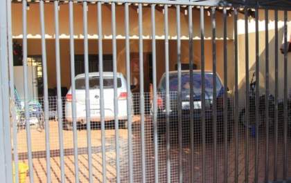 Casa que PF vasculhou no Vilas Boas tem 10 moradores; 1 foi preso no local