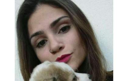 Passageira de moto de 21 anos morre após colega bater em traseira de carro