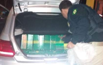 Jovens de 19 e 15 anos são flagrados com 160 quilos de maconha pela PRF
