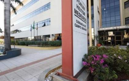 Juiz manda banco indenizar aposentado constrangido em porta giratória