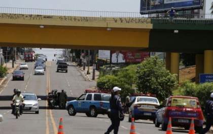 Bombeiros são chamados 3 vezes por dia para salvar quem quer deixar a vida