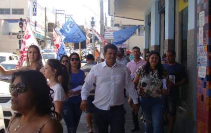 Com as eleições, começa a corrida dos candidatos por votos e ao título de “da terra”