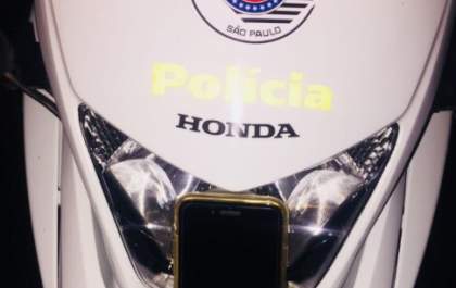 PM recupera Iphone roubado de mulher no caminho de supermercado