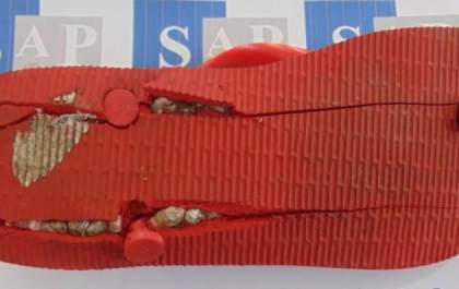 Visitante é flagrada com drogas no chinelo em penitenciária