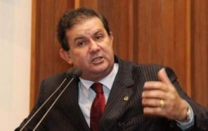 Líder do PMDB cogita dois palanques para Dilma em MS