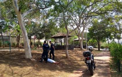 Jovem é encontrada nua em represa e diz a guardas que procurava gato da 'Alice no País das Maravilhas'