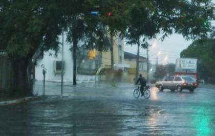 Clima divide MS em cidades sem um pingo d’água e outras com risco de enchente