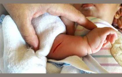 Por mãe estar sem o celular, ladrão dá facada em bebê de 3 meses