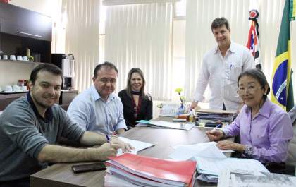 Tamiko assina convênio para viabilizar faculdades na área da saúde