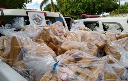 Veículo roubado com quase 1 tonelada de maconha é encontrado abandonado em bairro rural de Monte Castelo