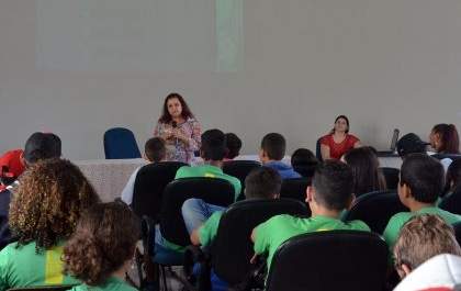 Alunos que utilizam Transporte Rural em Três Lagoas participam de palestra