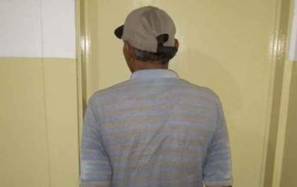 Idoso é preso por estuprar criança de 9 anos em troca de doces