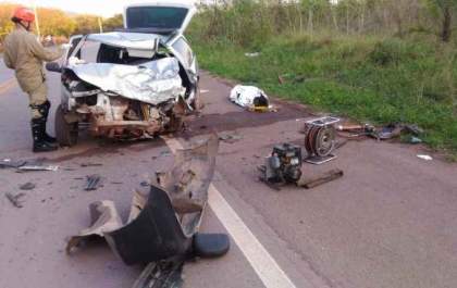 Motorista morre em grave acidente com Fiat Uno na BR-262