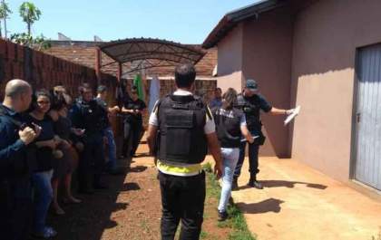 Jovem é encontrada morta com sinais de estrangulamento no próprio quarto