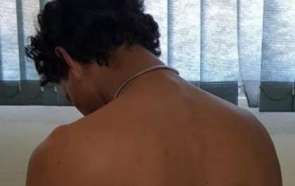 Homem é preso após invadir casa, cortar irmão e ameaçar a mãe com facão