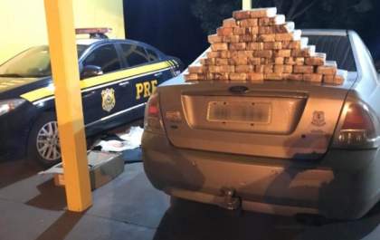 Casal é preso com 50,9 quilos de pasta base de cocaína na divisa de SP