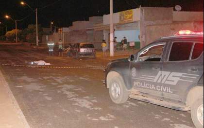 Pintor se envolve em briga com dois homens e morre após ser esfaqueado