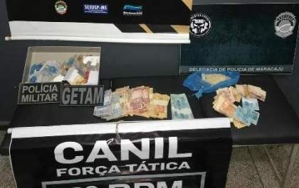 Polícia deflagra operação e prende cinco pessoas com drogas e celulares
