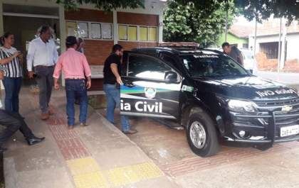 Thiago Joanini e assessor presos em Brasilândia usando trator da prefeitura em fazenda da família do secretário