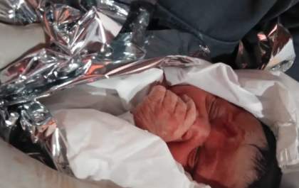 Polícia auxilia mãe ter seu sétimo filho