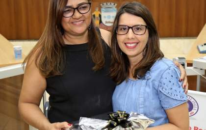 Professores de Três Lagoas recebem certificados de conclusão de curso