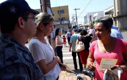 Há 4 dias da eleição, panfletagem nas ruas de Três Lagoas alerta para 