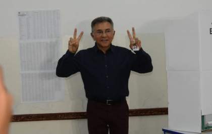Ao votar, Odilon de Oliveira (PDT) diz já planejar estratégias para o segundo turno