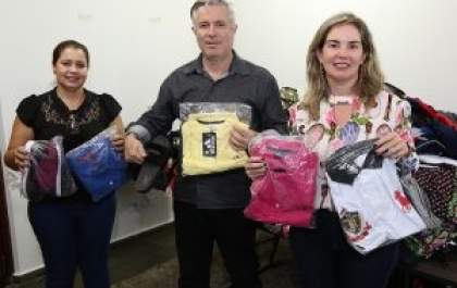 Assistência Social doará cerca de 450 peças de roupas para famílias carentes do Município