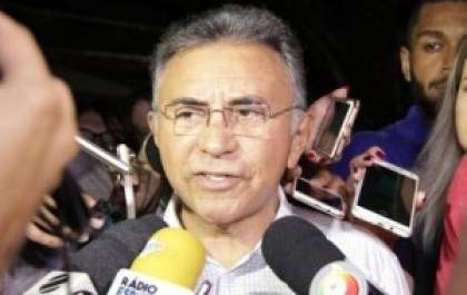 No feriado, candidatos trocam agenda pública por reuniões e gravação